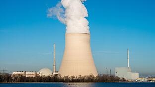 2022 geht mit Isar 2 in Essenbach (Landkreis Landshut) das letzte deutsche Atomkraftwerk vom Netz. Danach könnte es düster werden. (Archivfoto) 2022 geht mit Isar 2 in Essenbach (Landkreis Landshut) das letzte deutsche Atomkraftwerk vom Netz. Danach könnte es düster werden. (Archivfoto)