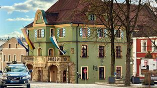 Im Further Rathaus herrscht schon jetzt Hochbetrieb, da Hunderte Unterlagen im Zuge der Briefwahl ausgegeben beziehungsweise versendet werden müssen. Im Further Rathaus herrscht schon jetzt Hochbetrieb, da Hunderte Unterlagen im Zuge der Briefwahl ausgegeben beziehungsweise versendet werden müssen.