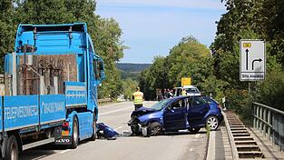 Bei einem schweren Verkehrsunfall am Montag ist ein Mensch t&ouml;dlich verletzt worden.