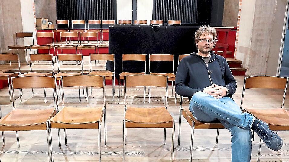 Thomas Widmair hofft im menschenleeren Konzertsaal des Rocket Clubs auf den Weiterbetrieb. Thomas Widmair hofft im menschenleeren Konzertsaal des Rocket Clubs auf den Weiterbetrieb.