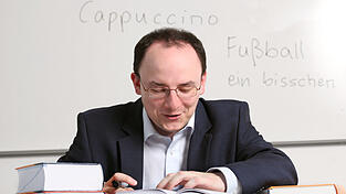 Christian Stang ist einer der f&uuml;hrenden deutschen Orthografieexperten - und eine Regensburger Institution.