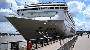 1.700 Passagiere und Crew-Mitglieder sitzen nach einer Welle von Magen-Darm-Erkrankungen auf einem Kreuzfahrtschiff in Bordeaux fest.