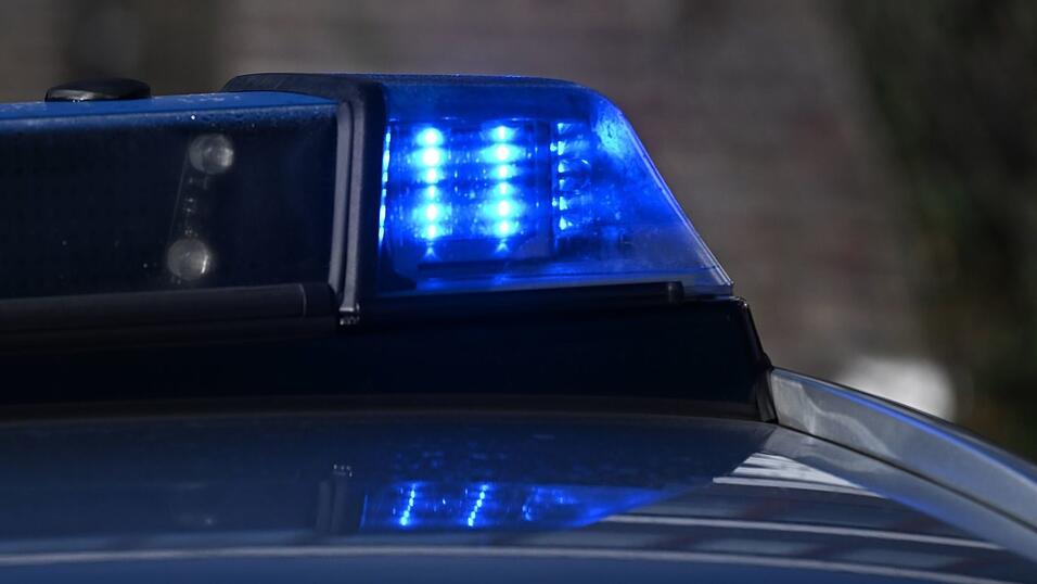 Auf einem Ausflug werden Kräfte des THW von einem Autofahrer gestoppt und angegangen. (Symbolbild) Auf einem Ausflug werden Kräfte des THW von einem Autofahrer gestoppt und angegangen. (Symbolbild)