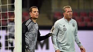 Manuel Neuer (l) und Andreas K&ouml;pke sind Vertraute. (Archivbild)