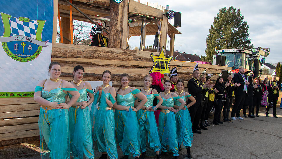 Am Samstag fand der Faschingsumzug in Otzing (Kreis Deggendorf) statt. Am Samstag fand der Faschingsumzug in Otzing (Kreis Deggendorf) statt.
