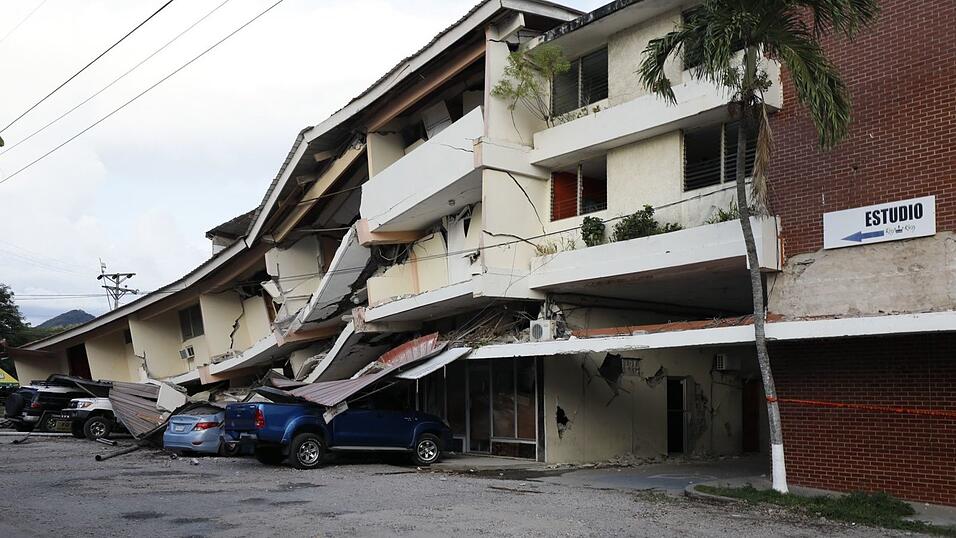 Bei dem Erdbeben in Panama wurden nach ersten Erkenntnissen rund 400 Gebäude beschädigt. Bei dem Erdbeben in Panama wurden nach ersten Erkenntnissen rund 400 Gebäude beschädigt.