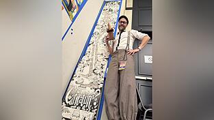 Er hat’s schon wieder getan: Daniel Stieglitz mit seiner Trophäe. Er hat’s schon wieder getan: Daniel Stieglitz mit seiner Trophäe.