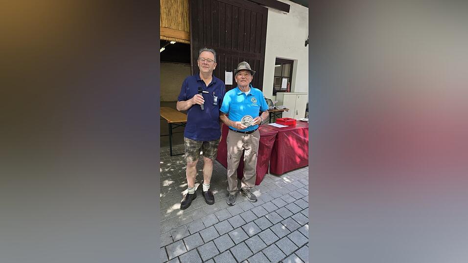 Vorsitzender Erhard Klar mit Frederico Lappo.