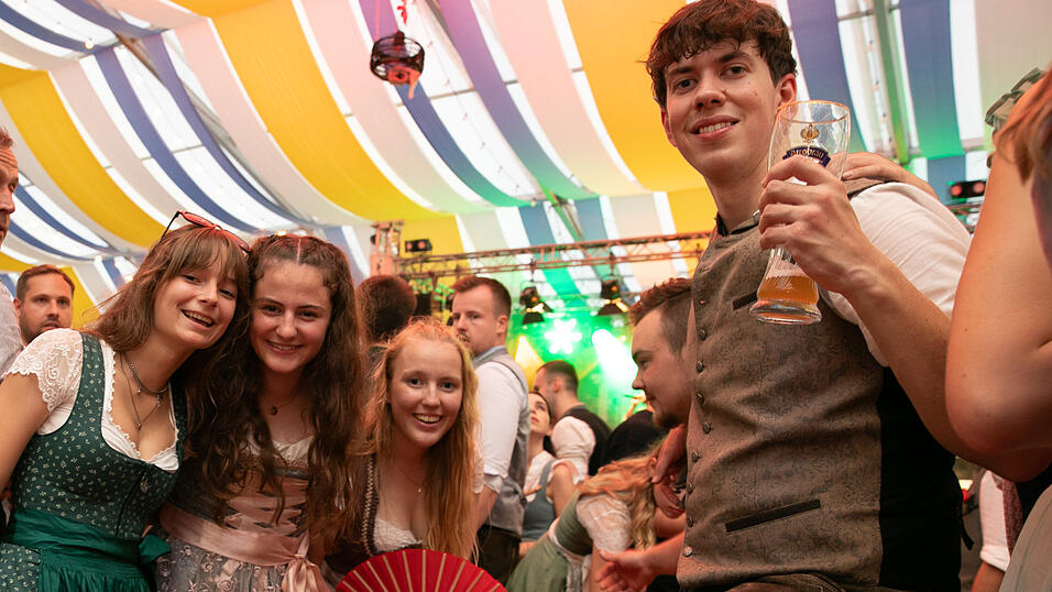 Die Partybilder vom Samstag, 16. August, aus dem Festzelt Reisinger. Die Partybilder vom Samstag, 16. August, aus dem Festzelt Reisinger.