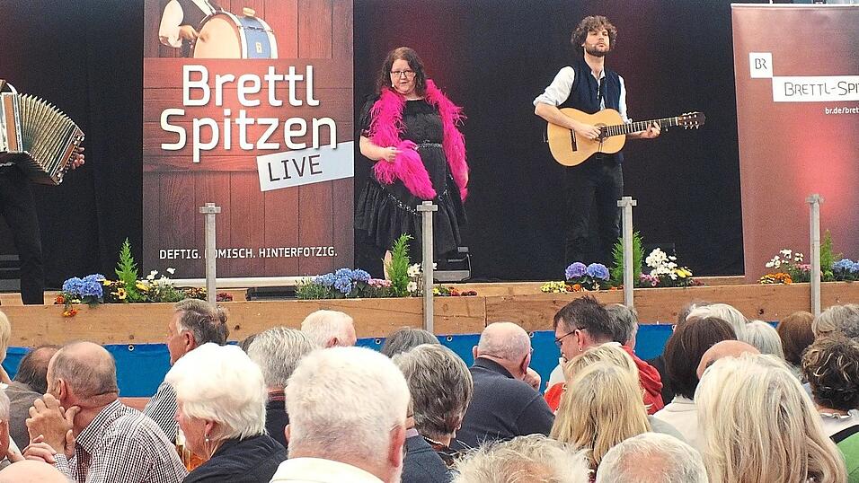 Bei den 'Brettlspitzen' herrschte beste Stimmung im Festzelt.