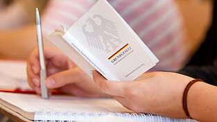 Wer in Bayern endg&uuml;ltig durchs erste juristische Staatsexamen rasselt, steht nach langem Studium ohne Abschluss da.