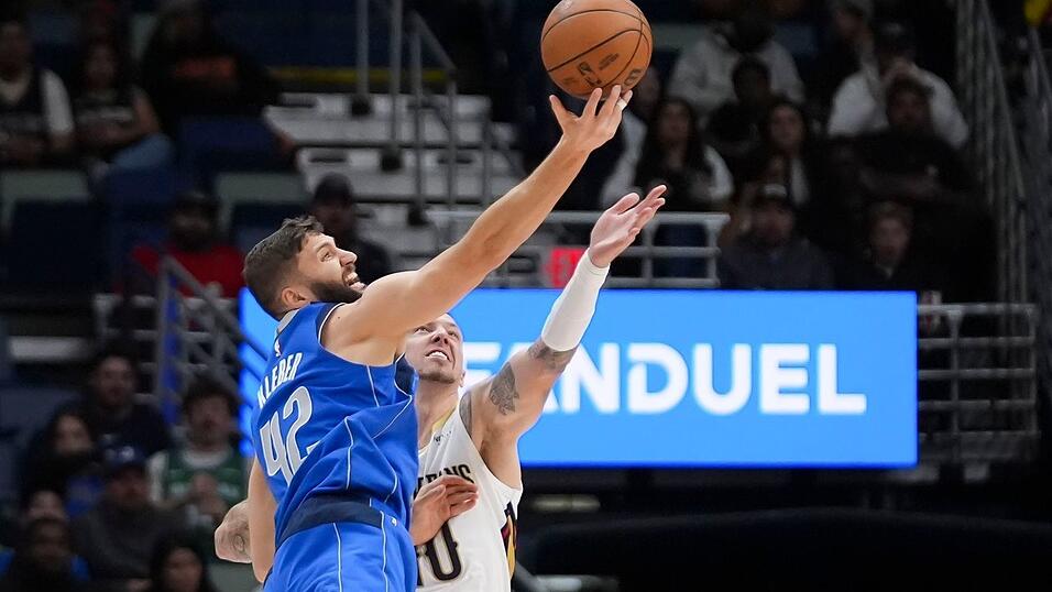 Maxi Kleber und Daniel Theis lieferten sich mit ihren Teams einen harten Kampf. Maxi Kleber und Daniel Theis lieferten sich mit ihren Teams einen harten Kampf.