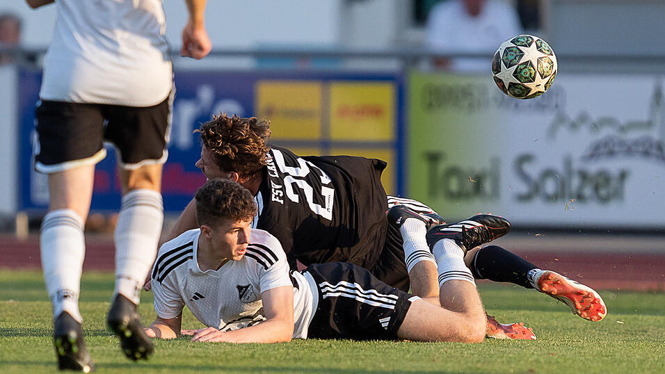 Nach dem 2:2 zeigten beide Teams weiterhin Einsatz, doch volles Risiko wollte niemand mehr gehen. Nach dem 2:2 zeigten beide Teams weiterhin Einsatz, doch volles Risiko wollte niemand mehr gehen.