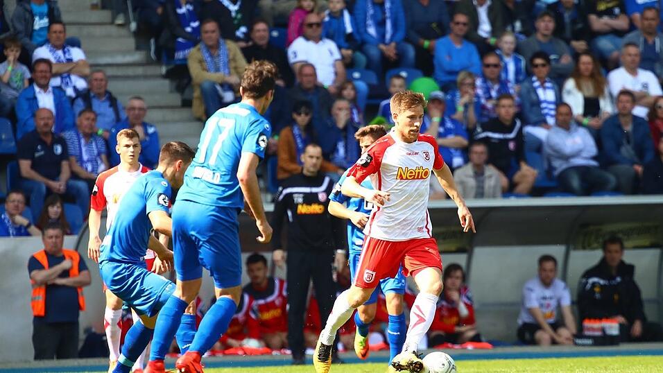Jahn Regensburg hat auch das Drittliga-Spitzenspiel beim 1. FC Magdeburg gewonnen.