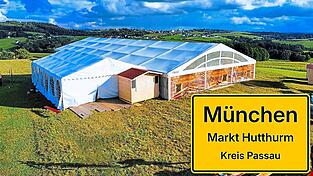 Gerade wird noch das Festzelt in München (Hutthurm) fertig aufgebaut.
