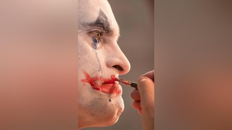 Eine besonders düstere Variante des bekannten Schurken zeigt 'Joker'. Foto: Warner Bros. Eine besonders düstere Variante des bekannten Schurken zeigt 'Joker'. Foto: Warner Bros.