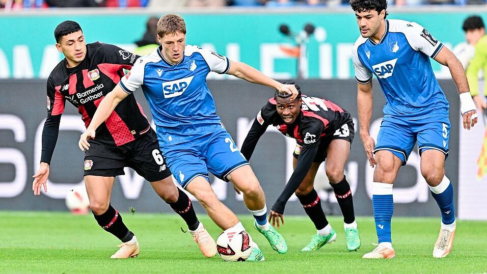 Hoffenheims Alexander Prass wurde am Ball unter Druck gesetzt. Hoffenheims Alexander Prass wurde am Ball unter Druck gesetzt.