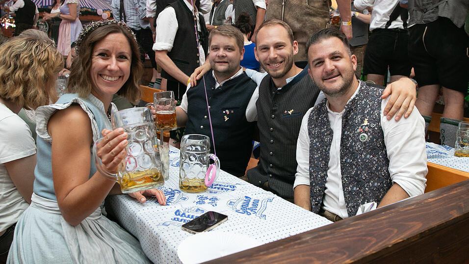 Die Partybilder vom Samstag, 16. August, aus dem Festzelt Wenisch. Die Partybilder vom Samstag, 16. August, aus dem Festzelt Wenisch.