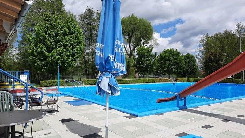 Das Freibad Niederleierndorf wurde wieder vom Freibadteam für die Saison fit gemacht und wartet auf die Besucher. Das Freibad Niederleierndorf wurde wieder vom Freibadteam für die Saison fit gemacht und wartet auf die Besucher.