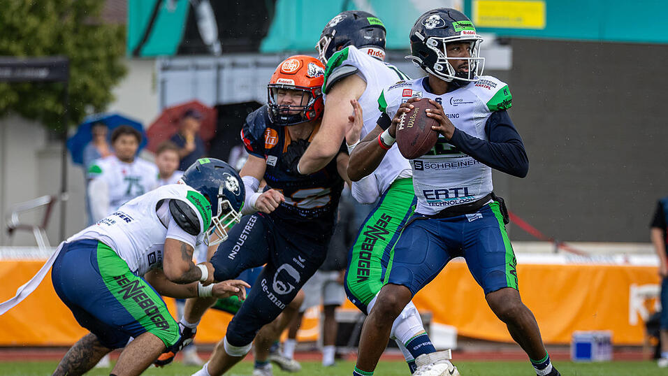 Raleigh-Benjamin Yeldell (r.) war mit 59 Rushing Yards der erfolgreichste Läufer der Spiders. Raleigh-Benjamin Yeldell (r.) war mit 59 Rushing Yards der erfolgreichste Läufer der Spiders.