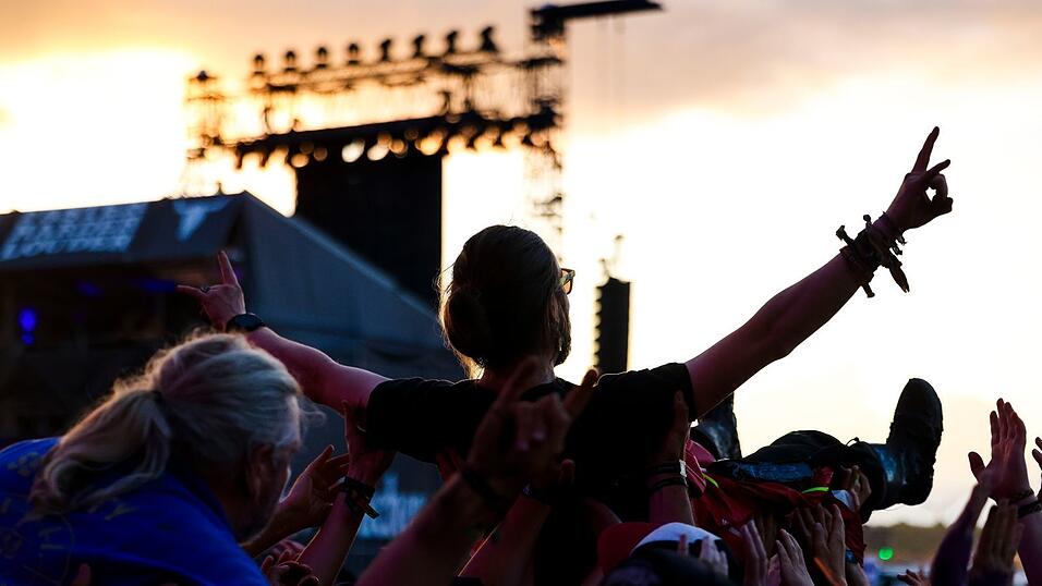 Auf dem Heavy-Metal-Festival in Wacken feierten seit Mittwoch rund 85 000 Fans.
