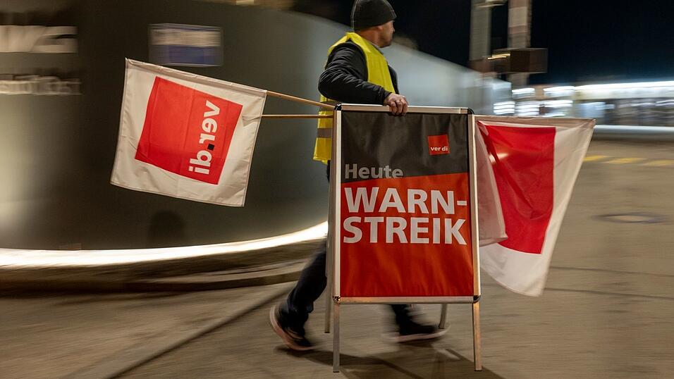 Die Warnstreiks in bayerischen St&auml;dten - darunter auch M&uuml;nchen - sollen weitergehen. (Archivbild)
