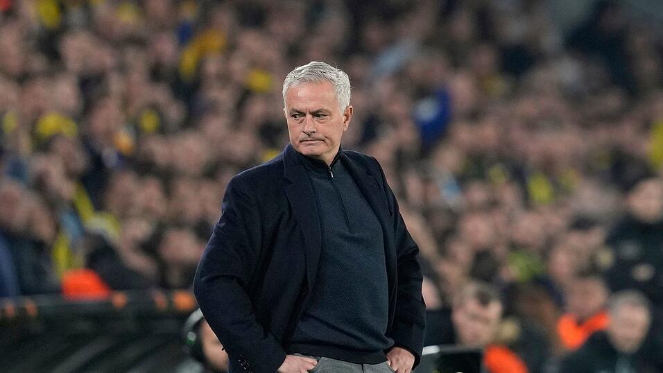 Jos&eacute; Mourinho gilt laut Medien als Favorit auf die Nachfolge von Real-Trainer &Aacute;lvaro Arbeloa. (Archivbild)