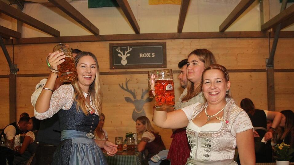 Auch am Samstagabend strömten viele Landshuter zur Dult. Auch am Samstagabend strömten viele Landshuter zur Dult.