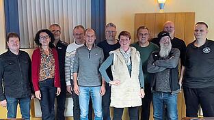 Die Führungsmannschaft des Billardvereins: Georg Friedrich, Christina Laubmayer, Siegfried Laubmayer, Erich Schumertl, Stefan Harrieder, Martin Berger, Michaela Mayer, Friedrich Nirschl, Peter Röckl, Stefan Frank und Benjamin Daniel. Die Führungsmannschaft des Billardvereins: Georg Friedrich, Christina Laubmayer, Siegfried Laubmayer, Erich Schumertl, Stefan Harrieder, Martin Berger, Michaela Mayer, Friedrich Nirschl, Peter Röckl, Stefan Frank und Benjamin Daniel.