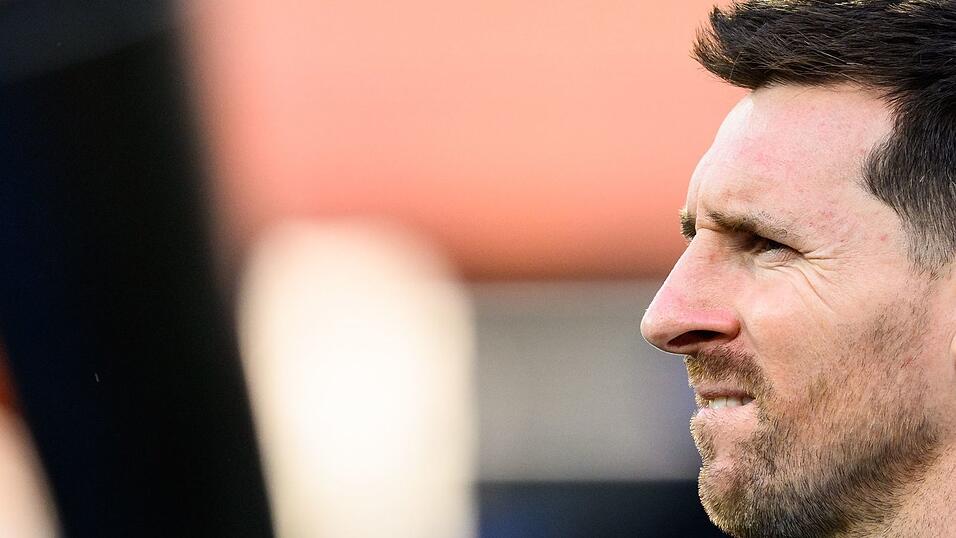 Lionel Messi muss erstmal den Schmerz der Finalniederlage verarbeiten. Lionel Messi muss erstmal den Schmerz der Finalniederlage verarbeiten.