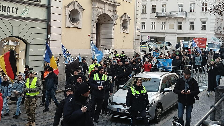 Durch die Innenstadt zog die Demonstration. Durch die Innenstadt zog die Demonstration.