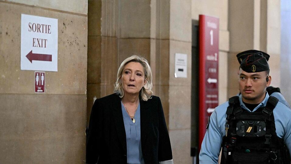 Le Pen hofft auf einen Freispruch, auch wenn dies als unwahrscheinlich gilt. (Archivbild) Le Pen hofft auf einen Freispruch, auch wenn dies als unwahrscheinlich gilt. (Archivbild)