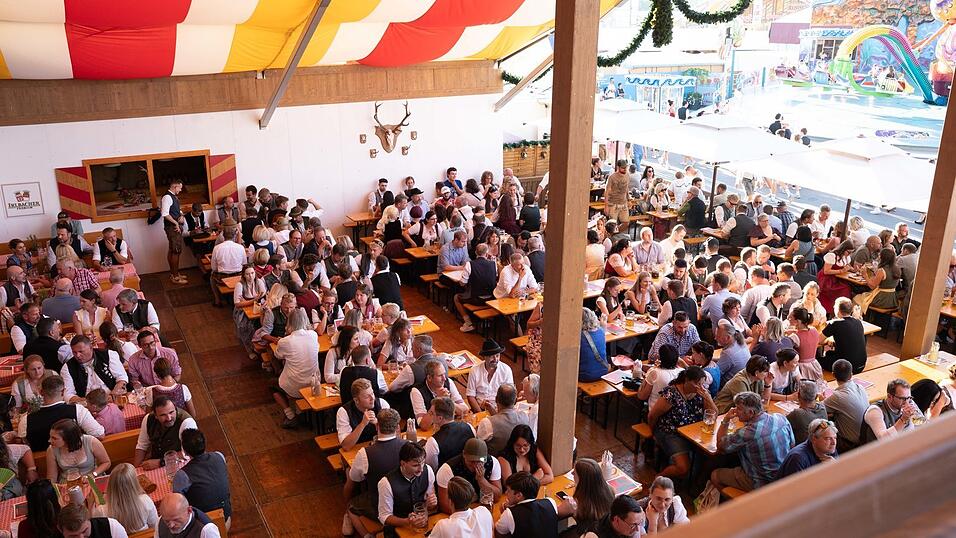 Die Partybilder vom Freitag, 14. August, aus dem Festzelt Krönner. Die Partybilder vom Freitag, 14. August, aus dem Festzelt Krönner.