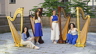 Welche wundervollen Klänge sich auf einer Harfe zaubern lassen, zeigen auch die Musikerinnen des Münchner Harfenquartetts bei ihrem Konzert auf. Welche wundervollen Klänge sich auf einer Harfe zaubern lassen, zeigen auch die Musikerinnen des Münchner Harfenquartetts bei ihrem Konzert auf.
