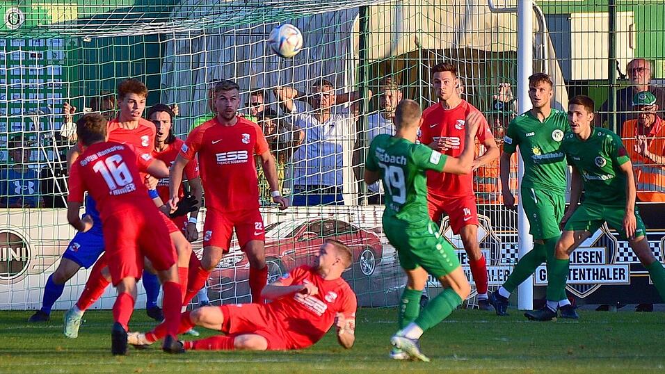 Die SpVgg Hankofen erkämpfte sich ein Unentschieden gegen die SpVgg Ansbach. Die SpVgg Hankofen erkämpfte sich ein Unentschieden gegen die SpVgg Ansbach.