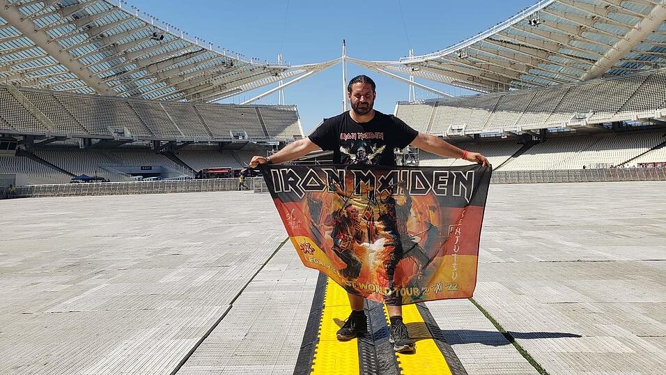 Für seine Lieblingsband scheut Michael Kasuba weder Kosten noch Mühen: Er reiste Iron Maiden auf ihrer Europatour hinterher. Für seine Lieblingsband scheut Michael Kasuba weder Kosten noch Mühen: Er reiste Iron Maiden auf ihrer Europatour hinterher.