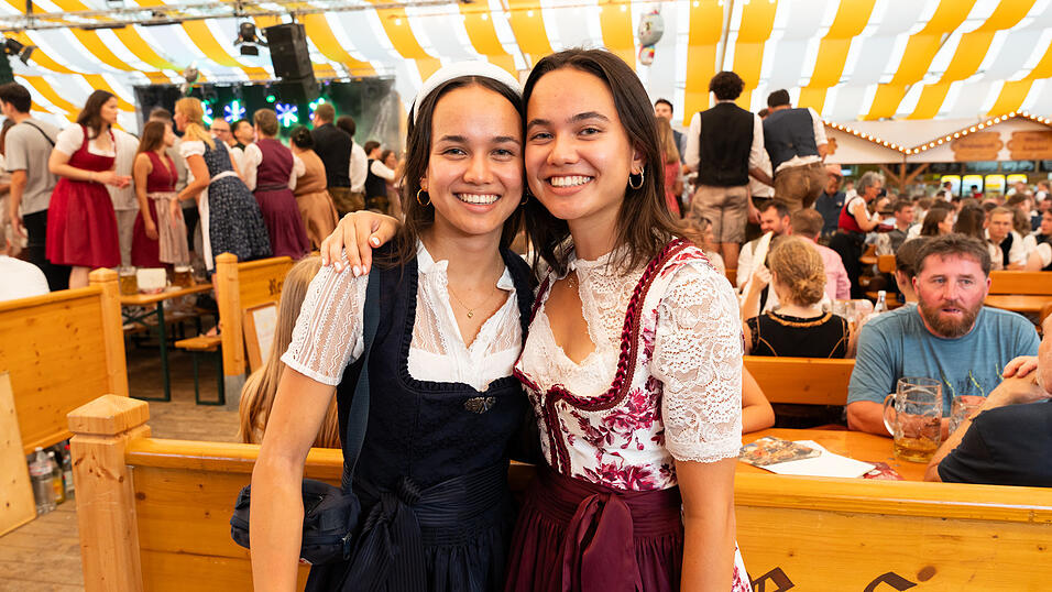 Die Partybilder vom Freitag, 16. August, aus dem Festzelt Nothaft. Die Partybilder vom Freitag, 16. August, aus dem Festzelt Nothaft.