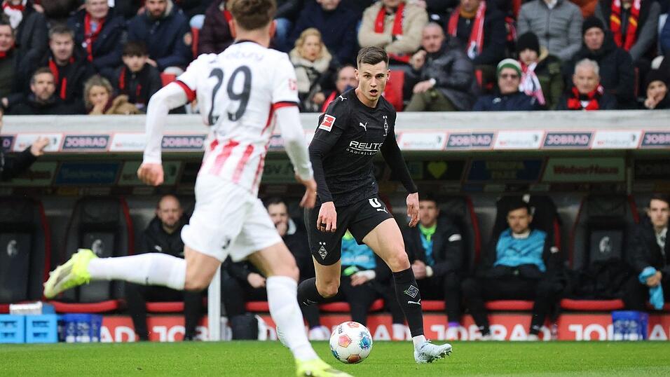 Gladabchs Yannik Engelhardt: wenig Durchkommen gegen den SC Freiburg.
