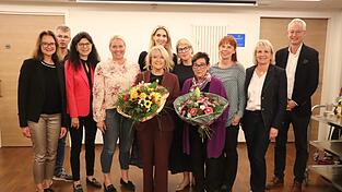 Der bisherige Vorstand trat wieder an - mit neuer Spitze (v.l.): Schriftf&uuml;hrerin Claudia Griessl, die Beir&auml;te Stephan Berger, Michele Flor, Karin Mittermeier-Ruppert, Ehrenvorsitzende Annabelle Dr&auml;xlmaier, Vorsitzende Elisabeth Gruber, Ehrenvorsitzende Brigitte Messerschmitt, die Beir&auml;tinnen Cerstin Hahn und Andrea Koch mit OB Markus Pannermayr.