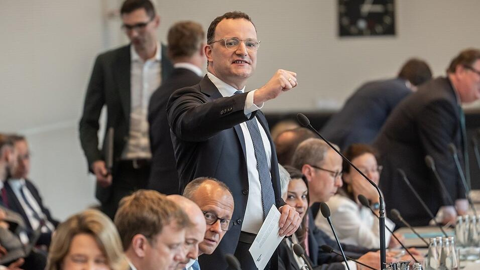 Neben dem Kanzler und dem Bundesinnenminister war Spahn der mächtigste Mann in der Union. (Archivbild) Neben dem Kanzler und dem Bundesinnenminister war Spahn der mächtigste Mann in der Union. (Archivbild)
