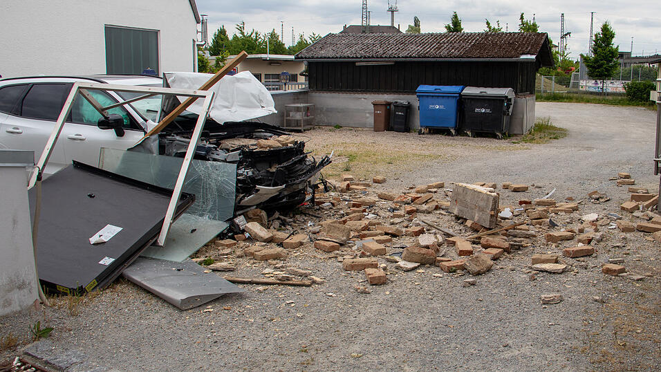 Ein Kind ist bei einem Unfall in Plattling schwer verletzt worden und daraufhin gestorben. 