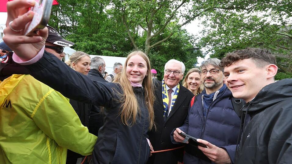 Es war Zeit f&uuml;r Selfies mit dem Bundespr&auml;sidenten