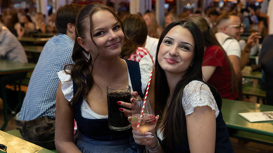 Die Partybilder vom Dienstag, 11. August, aus dem Festzelt Reisinger. Die Partybilder vom Dienstag, 11. August, aus dem Festzelt Reisinger.