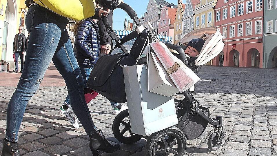 Ab Freitag gelten in der Stadt Landshut aufgrund der steigenden Inzidenzen wieder strengere Regeln - unter anderem für den Einzelhandel. (Symbolfoto) Ab Freitag gelten in der Stadt Landshut aufgrund der steigenden Inzidenzen wieder strengere Regeln - unter anderem für den Einzelhandel. (Symbolfoto)