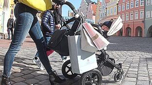 Ab Freitag gelten in der Stadt Landshut aufgrund der steigenden Inzidenzen wieder strengere Regeln - unter anderem für den Einzelhandel. (Symbolfoto)