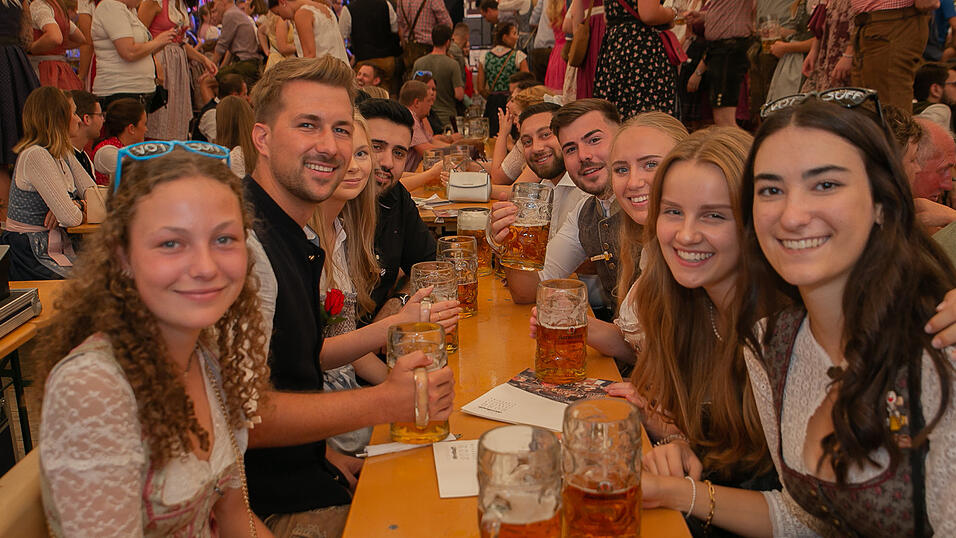 Die Partybilder von Freitag, 19. August 2022, aus dem Festzelt Nothaft.