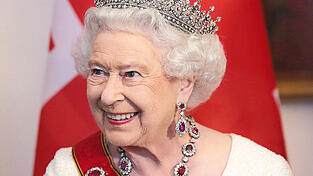&Uuml;ber 70 Jahre hat Queen Elizabeth II regiert. Sie &uuml;berstand ein halbes Dutzend P&auml;pste und sah 15 Premierminister kommen und gehen.