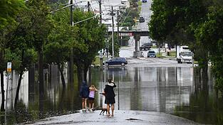 In der Millionenstadt Brisbane sind viele Straßen überschwemmt.