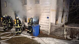 In einem Wohnhaus in Zachenberg ist ein am Sonntagabend ein Brand ausgebrochen.