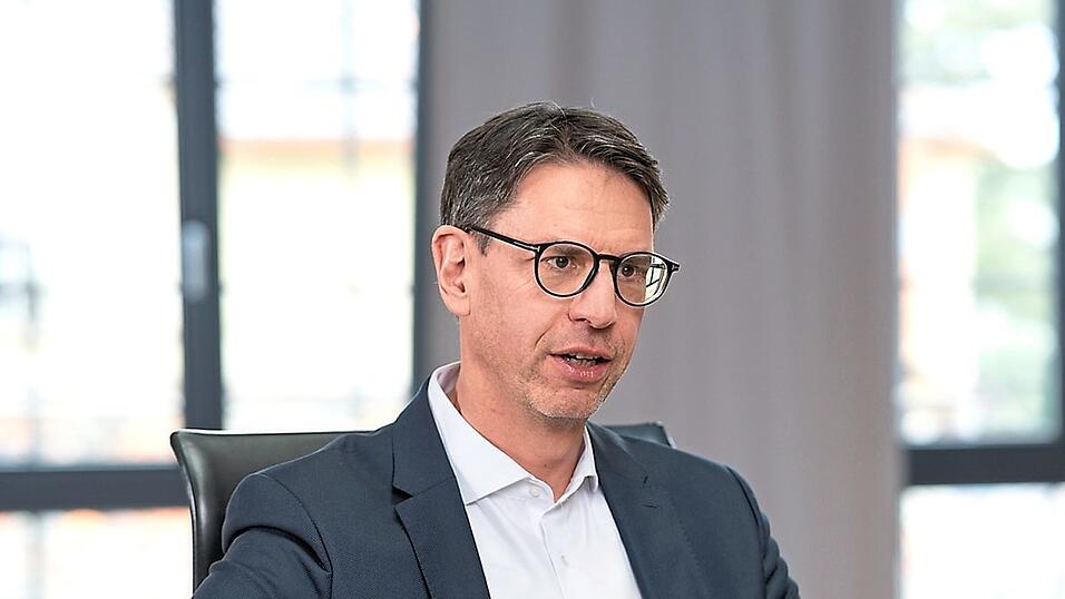 Robert Greb ist seit 1. April Vorstandsvorsitzender der Rewag und stellt den Versorgungsbetrieb derzeit f&uuml;r die Energiewende neu auf.